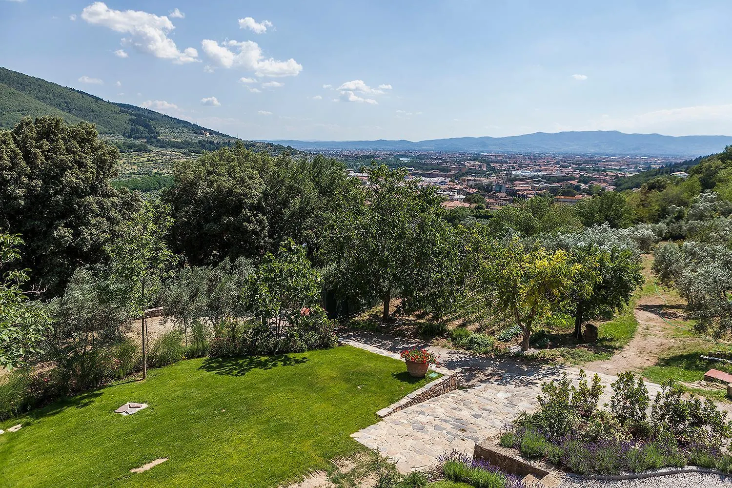 Podere La Contessa B&B Prato  Couette-café Prato (Prato)